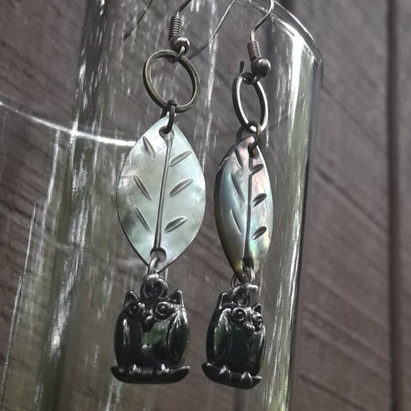 Owl Drop Earrings Mother of Pearl Dangle Feather Leaf Bird Carved Natural Shell - Picture 8 of 11